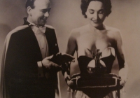 mum-&-dad-magic-act-small